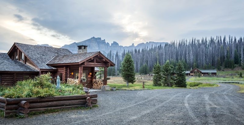 Brooks Lake Lodge
